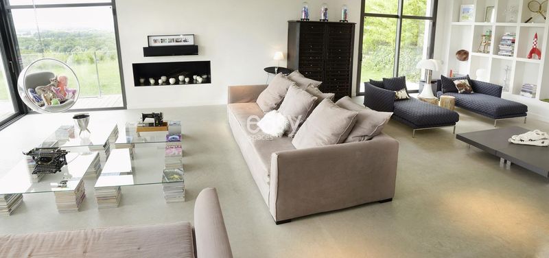 Architectural Villa with Swimming Pool Available for Professional Photoshoot in Toulouse